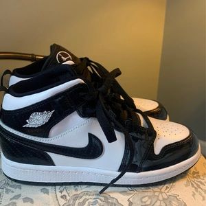 Worn once! Size 3Y
